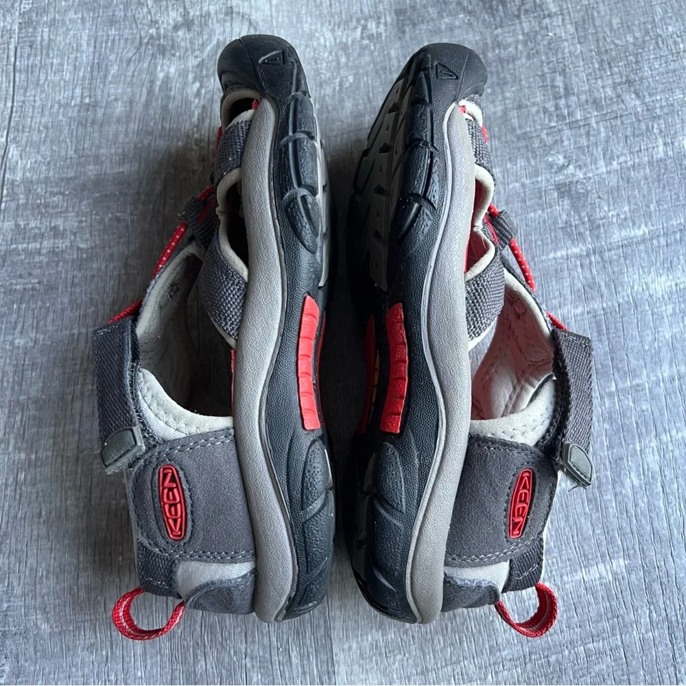 KEEN Kids Sandals Size 2 Gray Red Outdoor Water Shoes Boys Girls